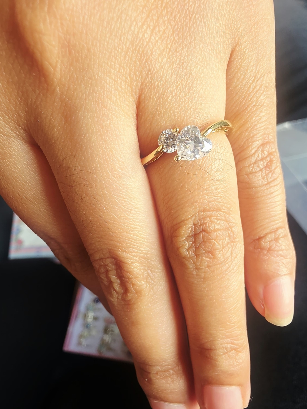 Anillo,tono dorado con 2 piedras claras Oro Laminado 14k, talla 6